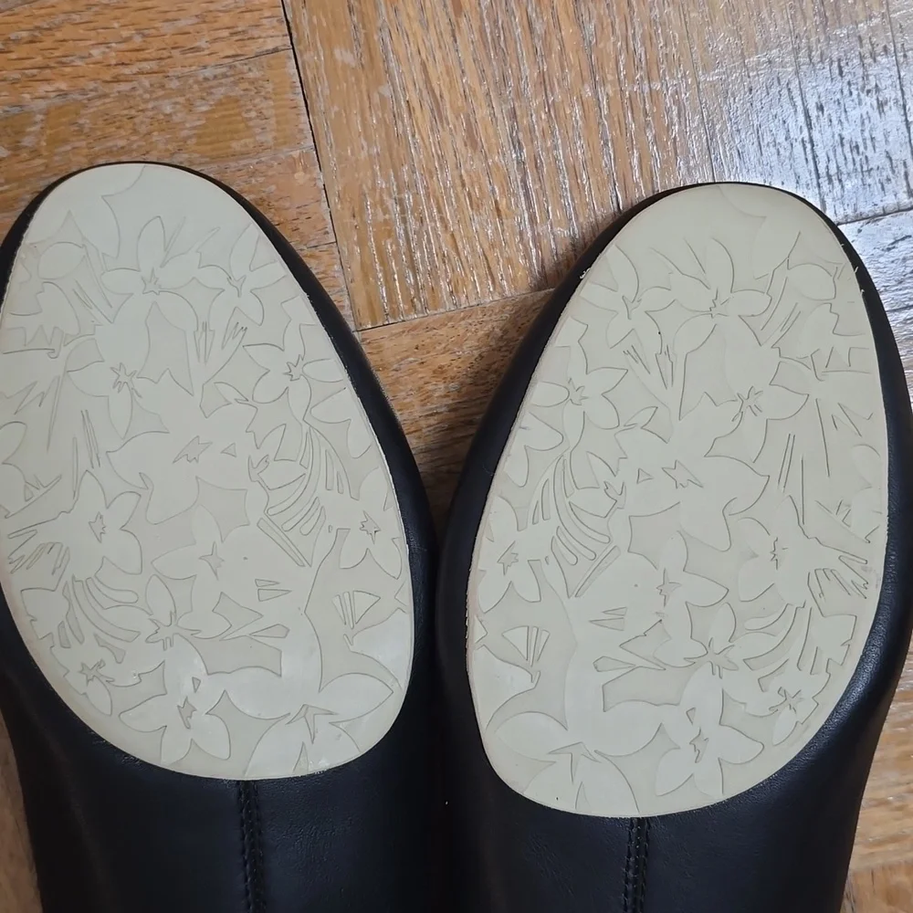 KURU Black Women's Flats & Loafers - Picture 9 of 12